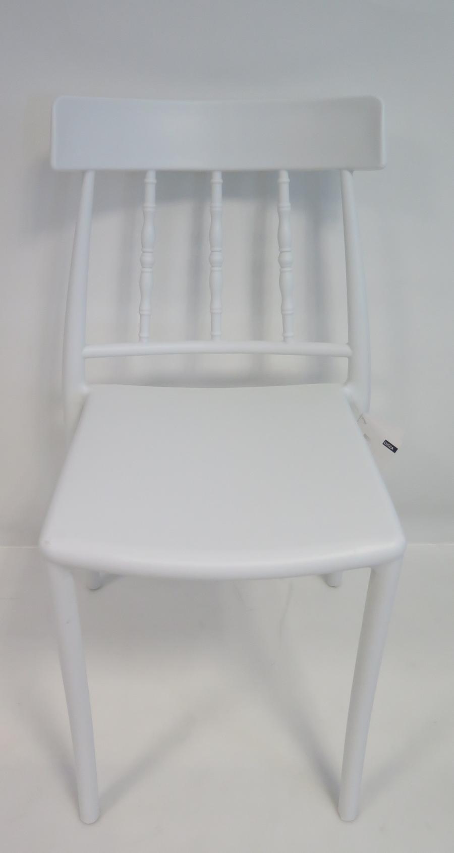 CHAISE BLANCHE EN PLASTIQUE